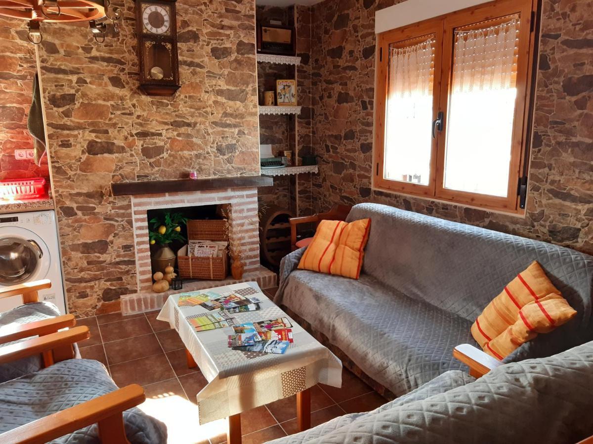 Casa Rural Mi Descanso Valdefuentes de Sangusin Luaran gambar